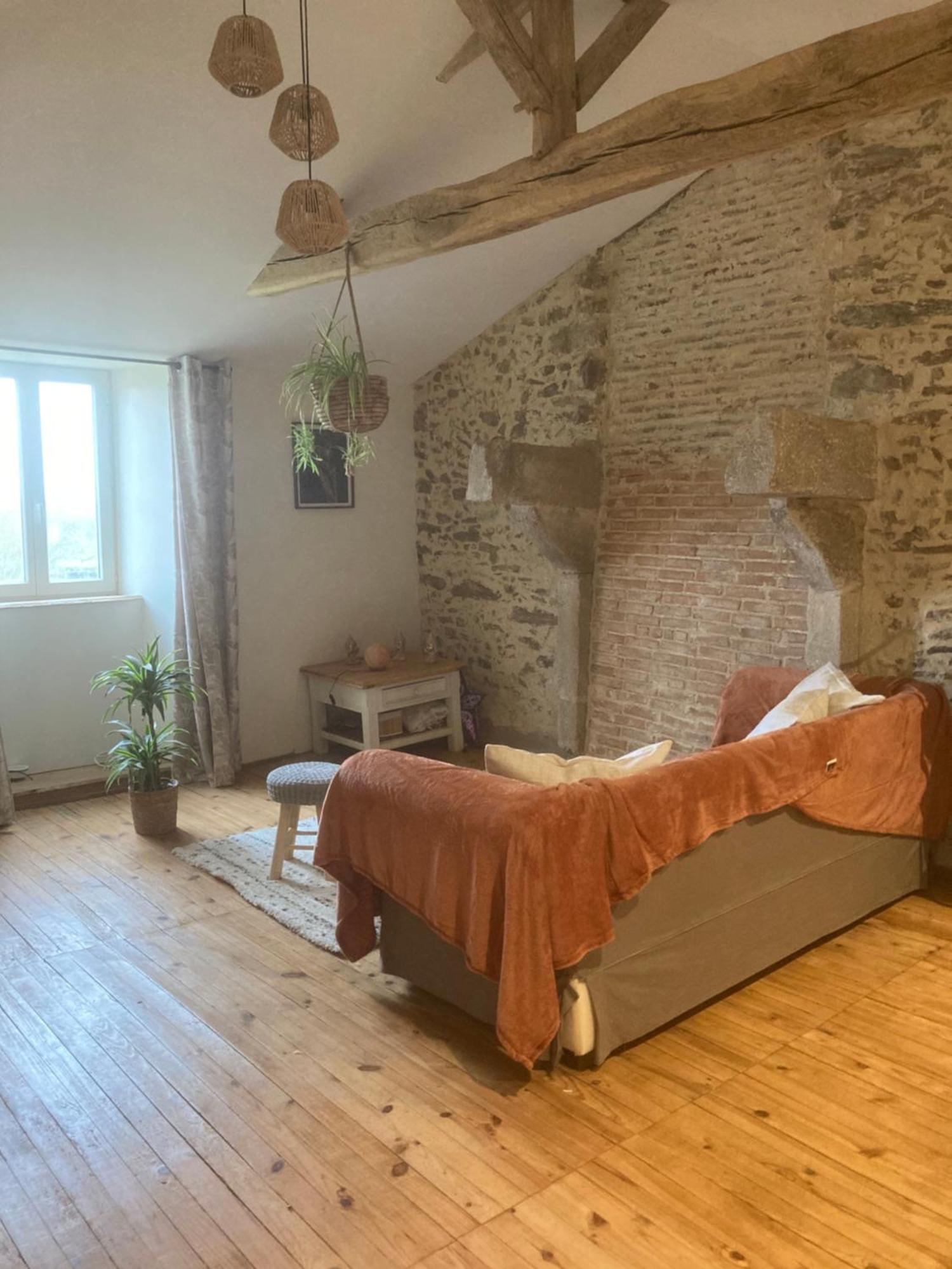 Premier Etage D Une Jolie Maison A La Campagne Montravers Экстерьер фото